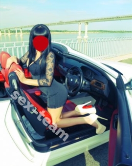 Брюнеточка