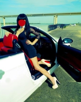 Брюнеточка