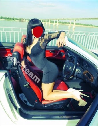 Брюнеточка